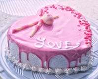 Торт сердца для valentine& x27; день s стоковые изображения Торт сердца для valentine& x27; день s стоковые изображения