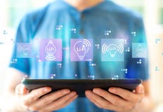 Тема LiFi с человеком используя планшет стоковая фотография Тема LiFi с человеком используя планшет стоковая фотография