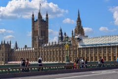 Река Темза и дворец Вестминстера & x28; Парламент Великобритании стоковые изображения Река Темза и дворец Вестминстера & x28; Парламент Великобритании стоковые изображения