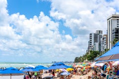 Ресифи, пляж Viagem горжетки, Pernambuco, Бразилия - январь 2019: Летнее время на пляже стоковые фото Ресифи, пляж Viagem горжетки, Pernambuco, Бразилия - январь 2019: Летнее время на пляже стоковые фото