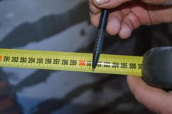Рулетка помогает в точности случая стоковая фотография rf Рулетка помогает в точности случая стоковая фотография rf