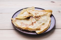 Русские тонкие блинчики blini Maslenitsa Maslenitsa фестиваль еды Maslenitsa Взгляд сверху с космосом экземпляра стоковая фотография Русские тонкие блинчики blini Maslenitsa Maslenitsa фестиваль еды Maslenitsa Взгляд сверху с космосом экземпляра стоковая фотография
