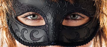 Ögon bak maskeringen Royaltyfri Fotografi