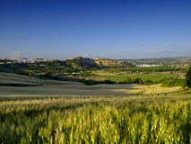 Över den Andalucian fältsikten av den vita staden på Arcos de la Frontera Spanien royaltyfria foton Över den Andalucian fältsikten av den vita staden på Arcos de la Frontera Spanien royaltyfria foton
