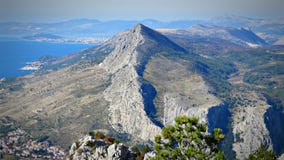 Överst av den stadOmiÅ ¡en, Kroatien royaltyfri fotografi Överst av den stadOmiÅ ¡en, Kroatien royaltyfri fotografi