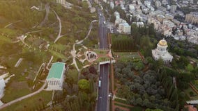 Überführung eines Parks in Israel während des Sommers stock video Überführung eines Parks in Israel während des Sommers stock video