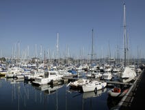 ŁODZIE I jachty CUMUJĄCY W PLYMOUTH MARINA obraz royalty free ŁODZIE I jachty CUMUJĄCY W PLYMOUTH MARINA obraz royalty free
