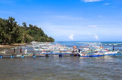 Łodzie na plaży Puerto Princesa, Filipiny zdjęcie royalty free Łodzie na plaży Puerto Princesa, Filipiny zdjęcie royalty free