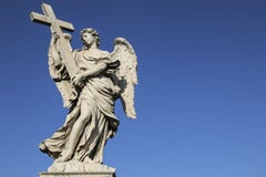 Średniowieczna postać anioł na sławnym bridżowym świętego Angelo moscie, Rzym, Włochy fotografia royalty free Średniowieczna postać anioł na sławnym bridżowym świętego Angelo moscie, Rzym, Włochy fotografia royalty free