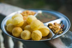 Świeży Domowej roboty pani puri, golgappa z Tamrind kumberlandem zdjęcie royalty free Świeży Domowej roboty pani puri, golgappa z Tamrind kumberlandem zdjęcie royalty free