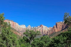 Świątynie i Górują dziewica, Zion park narodowy Obraz Royalty Free Świątynie i Górują dziewica, Zion park narodowy Obraz Royalty Free