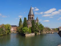 Świątynny kościół w Metz Z Rzecznym Moselle Zdjęcie Stock Świątynny kościół w Metz Z Rzecznym Moselle Zdjęcie Stock