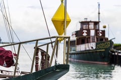 Żółty boja w łodzi, schronienie, od Balaton jeziora fotografia stock Żółty boja w łodzi, schronienie, od Balaton jeziora fotografia stock