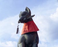 Άγαλμα αλεπούδων στη λάρνακα taisha inari Fushimi, Κιότο στοκ εικόνες Άγαλμα αλεπούδων στη λάρνακα taisha inari Fushimi, Κιότο στοκ εικόνες