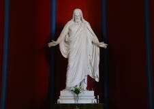 Άγαλμα του Ιησού στο φινλανδικό ναό στοκ φωτογραφία με δικαίωμα ελεύθερης χρήσης Άγαλμα του Ιησού στο φινλανδικό ναό στοκ φωτογραφία με δικαίωμα ελεύθερης χρήσης