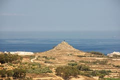 Άγαλμα Χριστού το Savior στην κορυφή του λόφου στο υπόβαθρο της ατελείωτης μπλε θάλασσας στοκ εικόνα με δικαίωμα ελεύθερης χρήσης Άγαλμα Χριστού το Savior στην κορυφή του λόφου στο υπόβαθρο της ατελείωτης μπλε θάλασσας στοκ εικόνα με δικαίωμα ελεύθερης χρήσης