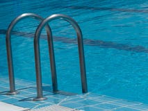 Άκρη μιας πισίνας στοκ εικόνες Άκρη μιας πισίνας στοκ εικόνες