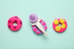Άνθρωποι Plasticine που χαλαρώνουν στο διογκώσιμο lilo στη λίμνη Θερινές χαλάρωση και διακοπές κινούμενων σχεδίων στοκ εικόνες Άνθρωποι Plasticine που χαλαρώνουν στο διογκώσιμο lilo στη λίμνη Θερινές χαλάρωση και διακοπές κινούμενων σχεδίων στοκ εικόνες