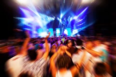 Άνθρωποι στη συναυλία μουσικής, disco στοκ φωτογραφία με δικαίωμα ελεύθερης χρήσης Άνθρωποι στη συναυλία μουσικής, disco στοκ φωτογραφία με δικαίωμα ελεύθερης χρήσης