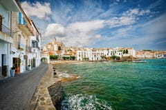 Άποψη Cadaques την ηλιόλουστη ημέρα, Κόστα Μπράβα, Ισπανία στοκ φωτογραφίες Άποψη Cadaques την ηλιόλουστη ημέρα, Κόστα Μπράβα, Ισπανία στοκ φωτογραφίες