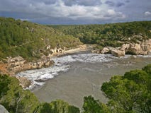 Άποψη Cala Mitjana στοκ φωτογραφία με δικαίωμα ελεύθερης χρήσης Άποψη Cala Mitjana στοκ φωτογραφία με δικαίωμα ελεύθερης χρήσης