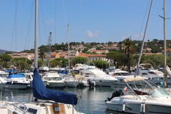 Άποψη sainte-Maxime της μαρίνας μια ηλιόλουστη θερινή ημέρα, Προβηγκία-Alpes-CÃ'te δ “Azur, Γαλλία στοκ φωτογραφία με δικαίωμα ελεύθερης χρήσης Άποψη sainte-Maxime της μαρίνας μια ηλιόλουστη θερινή ημέρα, Προβηγκία-Alpes-CÃ'te δ “Azur, Γαλλία στοκ φωτογραφία με δικαίωμα ελεύθερης χρήσης