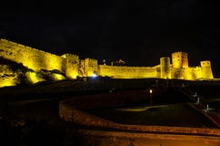 Άποψη νύχτας του φωτισμένου φρουρίου Castle Rabati στην πόλη Akhaltsikhe στη νότια Γεωργία στοκ φωτογραφία με δικαίωμα ελεύθερης χρήσης Άποψη νύχτας του φωτισμένου φρουρίου Castle Rabati στην πόλη Akhaltsikhe στη νότια Γεωργία στοκ φωτογραφία με δικαίωμα ελεύθερης χρήσης