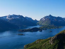 Άποψη πέρα από Tengelfjord σε Lofoten Νορβηγία στοκ εικόνα Άποψη πέρα από Tengelfjord σε Lofoten Νορβηγία στοκ εικόνα