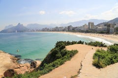 Άποψη στην παραλία Ipanema, Ρίο ντε Τζανέιρο Βραζιλία στοκ φωτογραφία με δικαίωμα ελεύθερης χρήσης Άποψη στην παραλία Ipanema, Ρίο ντε Τζανέιρο Βραζιλία στοκ φωτογραφία με δικαίωμα ελεύθερης χρήσης
