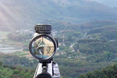 Άποψη στόχων τουφεκιών σχετικά με το φυσικό υπόβαθρο στοκ φωτογραφία με δικαίωμα ελεύθερης χρήσης Άποψη στόχων τουφεκιών σχετικά με το φυσικό υπόβαθρο στοκ φωτογραφία με δικαίωμα ελεύθερης χρήσης