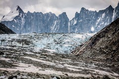 Άποψη σχετικά με τον παγετώνα Argentiere Πεζοπορία στον παγετώνα Argentiere με το θόριο στοκ εικόνες Άποψη σχετικά με τον παγετώνα Argentiere Πεζοπορία στον παγετώνα Argentiere με το θόριο στοκ εικόνες