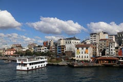 Άποψη της αποβάθρας Karaköy από τη γέφυρα Galata στοκ εικόνες Άποψη της αποβάθρας Karaköy από τη γέφυρα Galata στοκ εικόνες