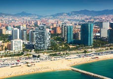 Άποψη της Βαρκελώνης από το ελικόπτερο Εν πλω πλευρά καινούργιων σπιτιών στοκ φωτογραφία Άποψη της Βαρκελώνης από το ελικόπτερο Εν πλω πλευρά καινούργιων σπιτιών στοκ φωτογραφία