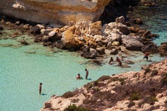 Άποψη της διασημότερης θέσης θάλασσας Lampedusa, conigli dei Spiaggia στοκ εικόνα με δικαίωμα ελεύθερης χρήσης Άποψη της διασημότερης θέσης θάλασσας Lampedusa, conigli dei Spiaggia στοκ εικόνα με δικαίωμα ελεύθερης χρήσης
