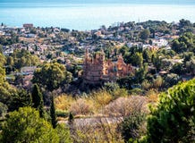 Άποψη της πόλης Benalmadena και του κάστρου Colomares στοκ φωτογραφία με δικαίωμα ελεύθερης χρήσης Άποψη της πόλης Benalmadena και του κάστρου Colomares στοκ φωτογραφία με δικαίωμα ελεύθερης χρήσης