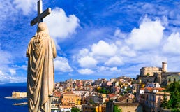 Άποψη της όμορφης παραλιακής πόλης Gaeta Ορόσημα της Ιταλίας, Λάτσιο στοκ φωτογραφία με δικαίωμα ελεύθερης χρήσης Άποψη της όμορφης παραλιακής πόλης Gaeta Ορόσημα της Ιταλίας, Λάτσιο στοκ φωτογραφία με δικαίωμα ελεύθερης χρήσης