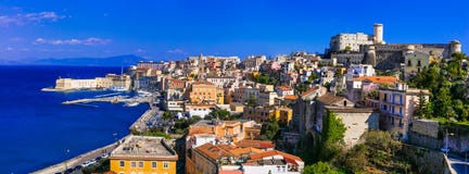 Άποψη της όμορφης παραλιακής πόλης Gaeta Ορόσημα της Ιταλίας, Λάτσιο στοκ φωτογραφίες με δικαίωμα ελεύθερης χρήσης Άποψη της όμορφης παραλιακής πόλης Gaeta Ορόσημα της Ιταλίας, Λάτσιο στοκ φωτογραφίες με δικαίωμα ελεύθερης χρήσης