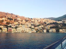 Άποψη του κόλπου Symi, Ελλάδα στοκ εικόνες με δικαίωμα ελεύθερης χρήσης Άποψη του κόλπου Symi, Ελλάδα στοκ εικόνες με δικαίωμα ελεύθερης χρήσης