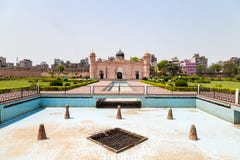 Άποψη του μαυσωλείου Bibipari στο οχυρό Lalbagh, Dhaka, Μπανγκλαντές στοκ φωτογραφίες Άποψη του μαυσωλείου Bibipari στο οχυρό Lalbagh, Dhaka, Μπανγκλαντές στοκ φωτογραφίες