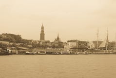 Άποψη των αποβαθρών του ST Pauli, ένας από σημαντικό τουρίστα του Αμβούργο ` s attr στοκ φωτογραφία Άποψη των αποβαθρών του ST Pauli, ένας από σημαντικό τουρίστα του Αμβούργο ` s attr στοκ φωτογραφία