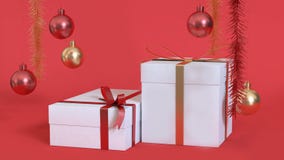 Άσπρο κιβώτιο δώρων της αφηρημένης Χριστουγέννων μεταλλικής κόκκινης χρυσής σφαίρας απόδοσης υποβάθρου τρισδιάστατης στοκ φωτογραφίες Άσπρο κιβώτιο δώρων της αφηρημένης Χριστουγέννων μεταλλικής κόκκινης χρυσής σφαίρας απόδοσης υποβάθρου τρισδιάστατης στοκ φωτογραφίες
