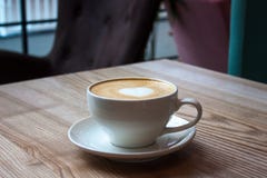 Άσπρο φλυτζάνι του cappuccino στοκ εικόνες Άσπρο φλυτζάνι του cappuccino στοκ εικόνες