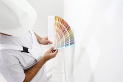 άτομο ζωγράφων με swatches χρώματος στο χέρι σας στοκ φωτογραφίες άτομο ζωγράφων με swatches χρώματος στο χέρι σας στοκ φωτογραφίες