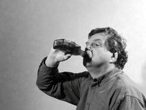 Άτομο και wiskey στοκ φωτογραφίες με δικαίωμα ελεύθερης χρήσης Άτομο και wiskey στοκ φωτογραφίες με δικαίωμα ελεύθερης χρήσης