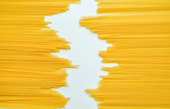 Άψητο macaroni μακαρονιών ζυμαρικών που απομονώνεται στην άσπρη ανασκόπηση στοκ φωτογραφία με δικαίωμα ελεύθερης χρήσης Άψητο macaroni μακαρονιών ζυμαρικών που απομονώνεται στην άσπρη ανασκόπηση στοκ φωτογραφία με δικαίωμα ελεύθερης χρήσης