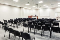 Έδρες στη αίθουσα συνδιαλέξεων στοκ φωτογραφία Έδρες στη αίθουσα συνδιαλέξεων στοκ φωτογραφία