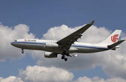 Ένα αεροπλάνο της Air China στοκ εικόνες Ένα αεροπλάνο της Air China στοκ εικόνες