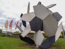 Ένα γλυπτό των Πενταγώνων και hexagons στην επίδειξη στο μαγαζί λιανικής πώλησης της IKEA στοκ εικόνες με δικαίωμα ελεύθερης χρήσης Ένα γλυπτό των Πενταγώνων και hexagons στην επίδειξη στο μαγαζί λιανικής πώλησης της IKEA στοκ εικόνες με δικαίωμα ελεύθερης χρήσης