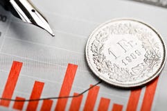 Ένα ελβετικό νόμισμα φράγκων στην κυμαινόμενη γραφική παράσταση στοκ εικόνα με δικαίωμα ελεύθερης χρήσης Ένα ελβετικό νόμισμα φράγκων στην κυμαινόμενη γραφική παράσταση στοκ εικόνα με δικαίωμα ελεύθερης χρήσης