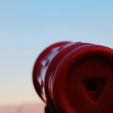 Ένα τηλεσκόπιο παιδικών χαρών που δείχνει στον ουρανό στοκ εικόνες με δικαίωμα ελεύθερης χρήσης Ένα τηλεσκόπιο παιδικών χαρών που δείχνει στον ουρανό στοκ εικόνες με δικαίωμα ελεύθερης χρήσης